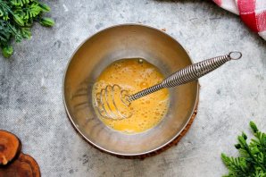 Салат с курицей, омлетом и корейской морковью