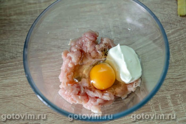 Рубленые котлеты из куриной грудки в мультиварке