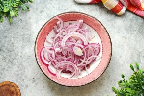 Лук с уксусом