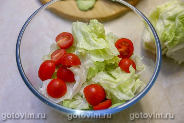 Салат из черной чечевицы с авокадо, помидорами и зеленью