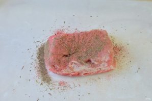 Свинина с яблоками в духовке