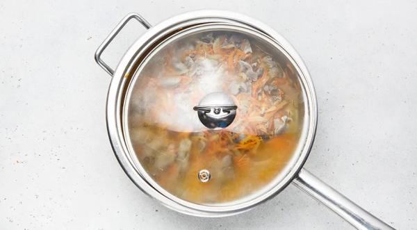 Куриные желудки, тушенные с луком, пошаговый рецепт с фото на 292 ккал