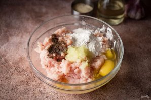 Куриные котлеты в мультиварке