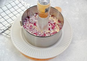 Салат "Гранатовый браслет" с сыром