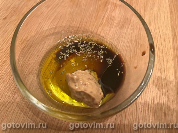 Средиземноморский салат с консервированным тунцом