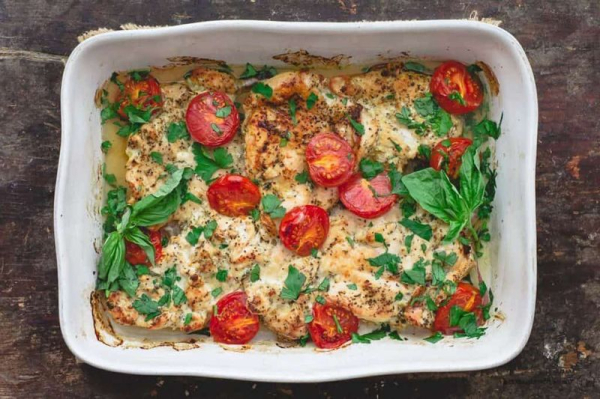 
			Курица в духовке запечённая кусочками &mdash; 6 быстрых и вкусных рецептов приготовления по-итальянски		