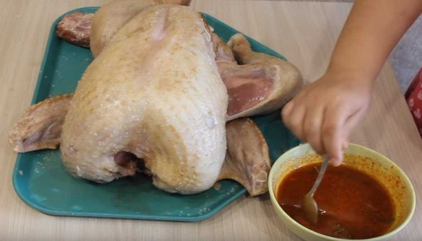 
			Индейка в духовке целиком &mdash; 5 рецептов приготовления сочной и мягкой индейки		