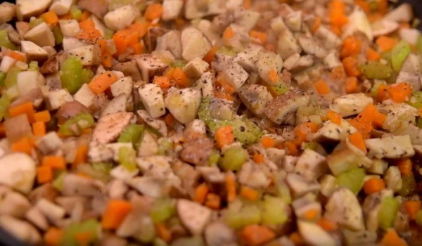 
			Индейка в духовке целиком &mdash; 5 рецептов приготовления сочной и мягкой индейки		