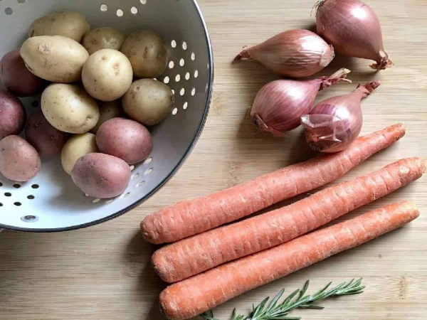 
			Картофель по-деревенски в домашних условиях. Как приготовить вкусную домашнюю картошку		