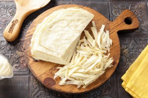 Салат с курицей и блинчиками Салат с курицей и блинчиками