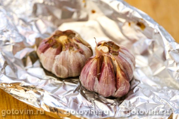 Хумус с печеным чесноком