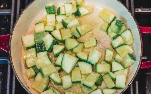 
			Кабачки на сковороде &mdash; 6 рецептов приготовления быстрых и вкусных молодых кабачков		