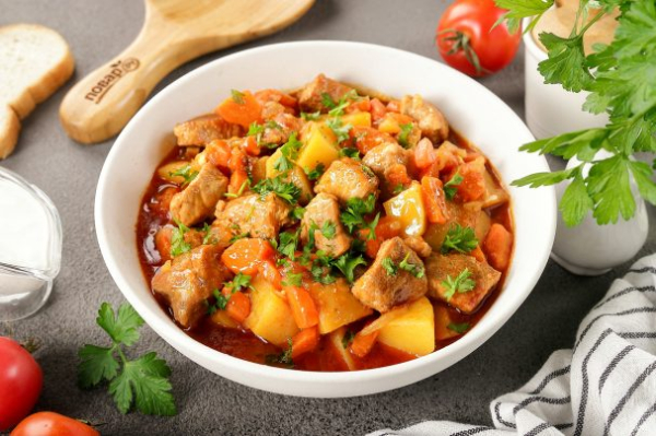 Свинина с картошкой в мультиварке Свинина с картошкой в мультиварке