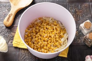 Салат с курицей и блинчиками Салат с курицей и блинчиками