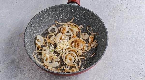 Филе индейки в кокосовом соусе на сковороде, пошаговый рецепт с фото на 352 ккал