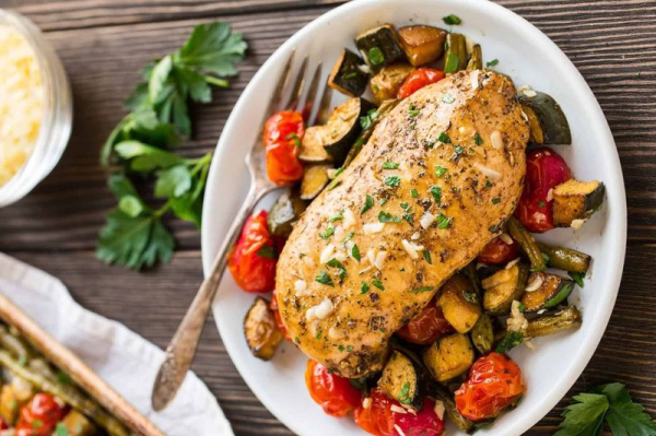 
			Курица в духовке запечённая кусочками &mdash; 6 быстрых и вкусных рецептов приготовления по-итальянски		