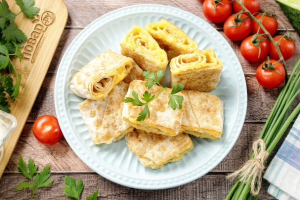 Рулет из лаваша с сыром Рулет из лаваша с сыром