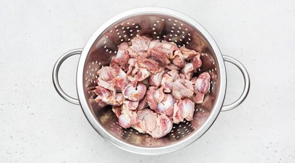 Куриные желудки, тушенные с луком, пошаговый рецепт с фото на 292 ккал