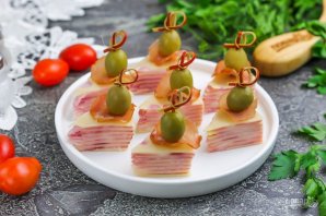 Канапе с сыром и ветчиной
