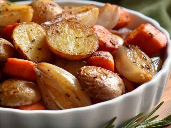 
			Картофель по-деревенски в домашних условиях. Как приготовить вкусную домашнюю картошку		