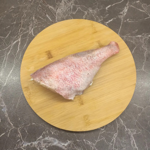 Морской окунь, запеченный в сметане