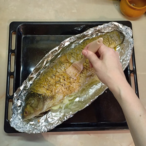 Запеченый белый амур под сметанной корочкой