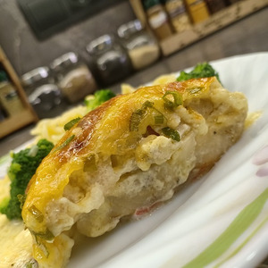 Запечённая белая рыба с сырным соусом Запечённая белая рыба с сырным соусом