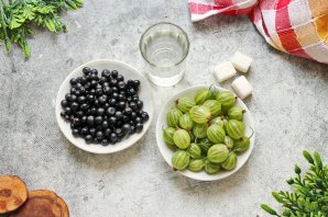 Настойка из черники с крыжовником на самогоне