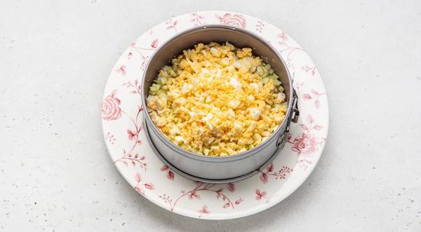 Салат &laquo;Женский каприз&raquo;, пошаговый рецепт с фото на 469 ккал