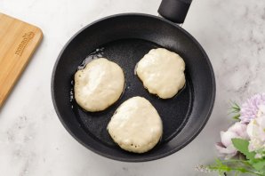 Оладушки на кислом молоке Оладушки на кислом молоке