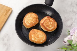 Оладушки на кислом молоке Оладушки на кислом молоке