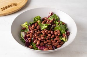 Салат с фасолью и огурцом "Пятиминутка" Салат с фасолью и огурцом "Пятиминутка"