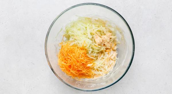 Капустные оладьи с сыром, пошаговый рецепт с фото на 399 ккал