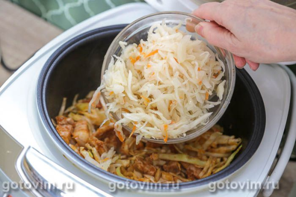 Бигус с квашеной капустой в мультиварке
