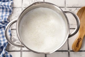 Рисовая каша на молоке