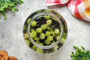 Настойка из черники с крыжовником на самогоне