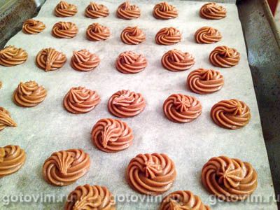 Шоколадные профитроли с масляным кремом с маскарпоне