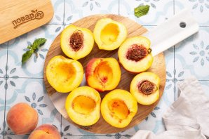 Консервированные персики