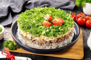 Салат с сайрой и рисом