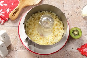 Новогодний салат "Нефритовый браслет" Новогодний салат "Нефритовый браслет"