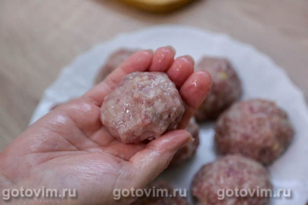 Тефтели с рисом в подливке в мультиварке