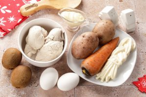 Новогодний салат "Нефритовый браслет" Новогодний салат "Нефритовый браслет"