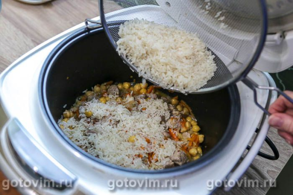 Плов со свининой и нутом в мультиварке