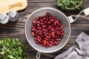 Постный салат с красной фасолью Постный салат с красной фасолью