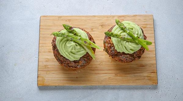 Закусочные маффины из киноа со шпинатом и миндалем, пошаговый рецепт с фото на 225 ккал