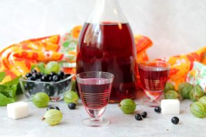 Настойка из черники с крыжовником на самогоне