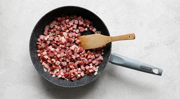 Макароны с колбасой и помидорами, пошаговый рецепт с фото на 936 ккал Макароны с колбасой и помидорами, пошаговый рецепт с фото на 936 ккал