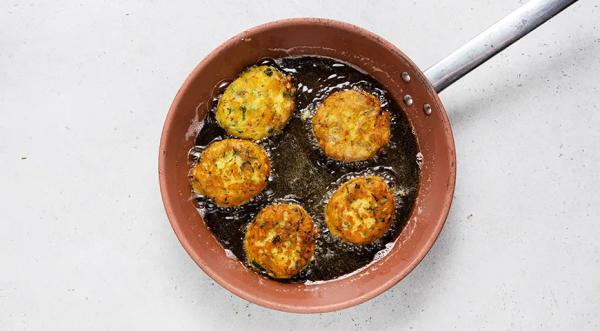 Постные луковые котлеты, пошаговый рецепт с фото на 326 ккал