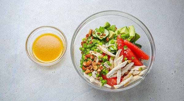 Салат с курицей, авокадо и грейпфрутом, пошаговый рецепт с фото на 389 ккал