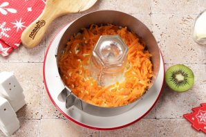 Новогодний салат "Нефритовый браслет" Новогодний салат "Нефритовый браслет"